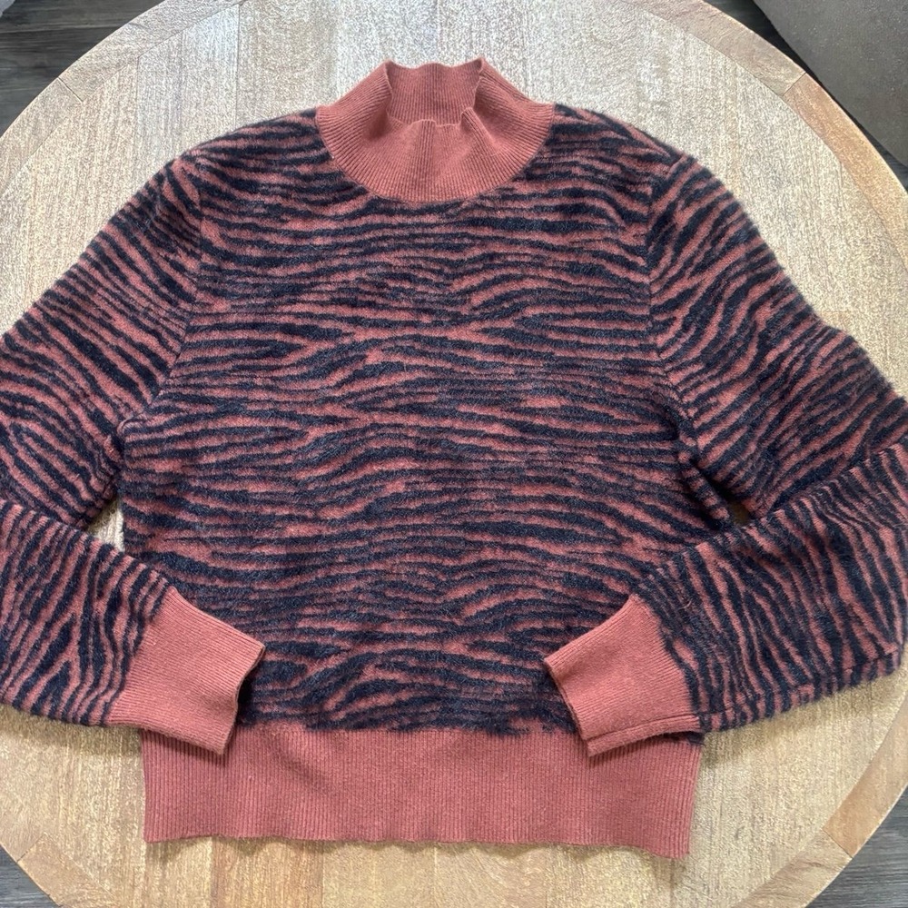Women's It-girl Zebra Tiger Print Cozy Chic Edgy Winter Sweater M